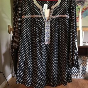 Stitchfix Skies Are Blue roll tab v neck top plus. Worn once. pit to pit is 28in